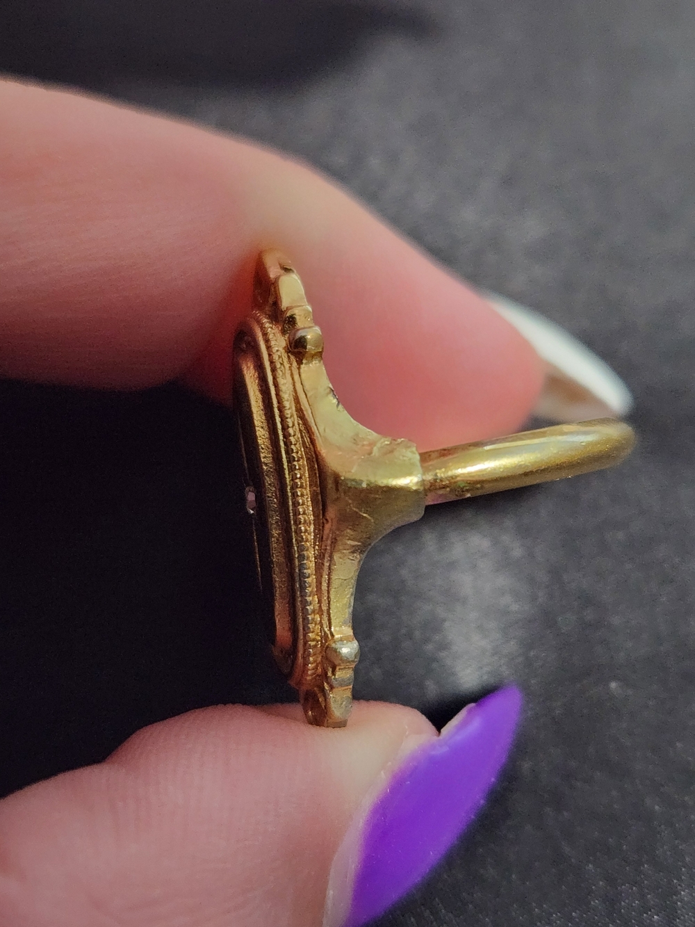 Avon Kensington Gold Tone Oval Shield Ring with Clear Accent - Picture 4 of 8